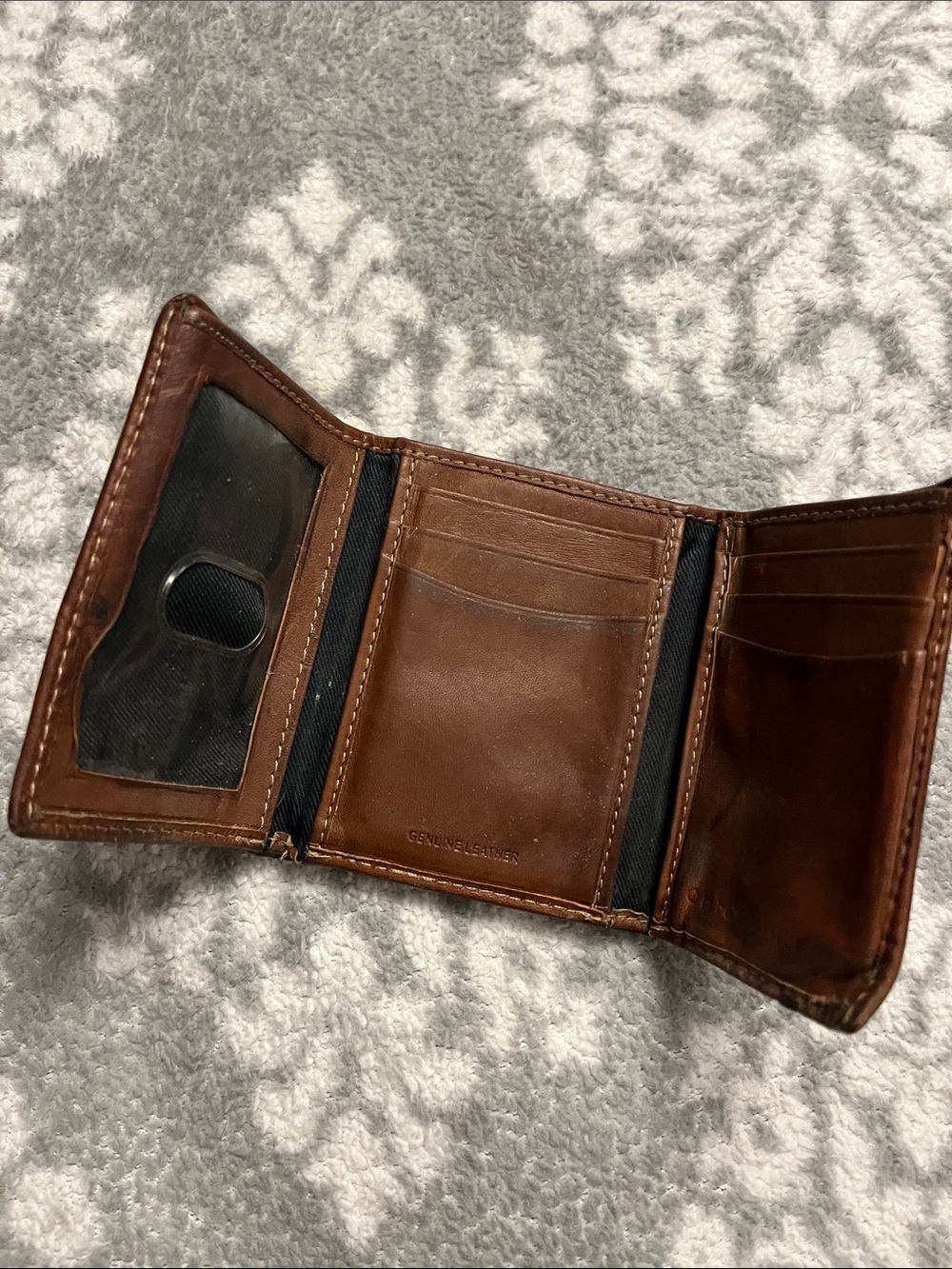 Tommy Hilfiger Brown Leather Trifold Wallet with Logo Plaque genuine leather.